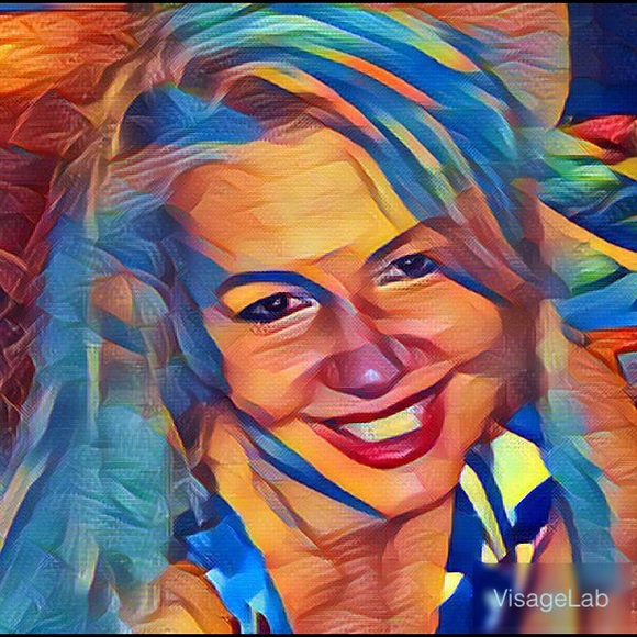 Meet your Posher, Christine 🇨🇦 💕 - Picture 13 of 17